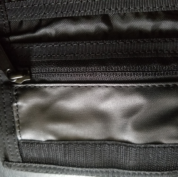 Oakley wallet - Picture 4 of 8
